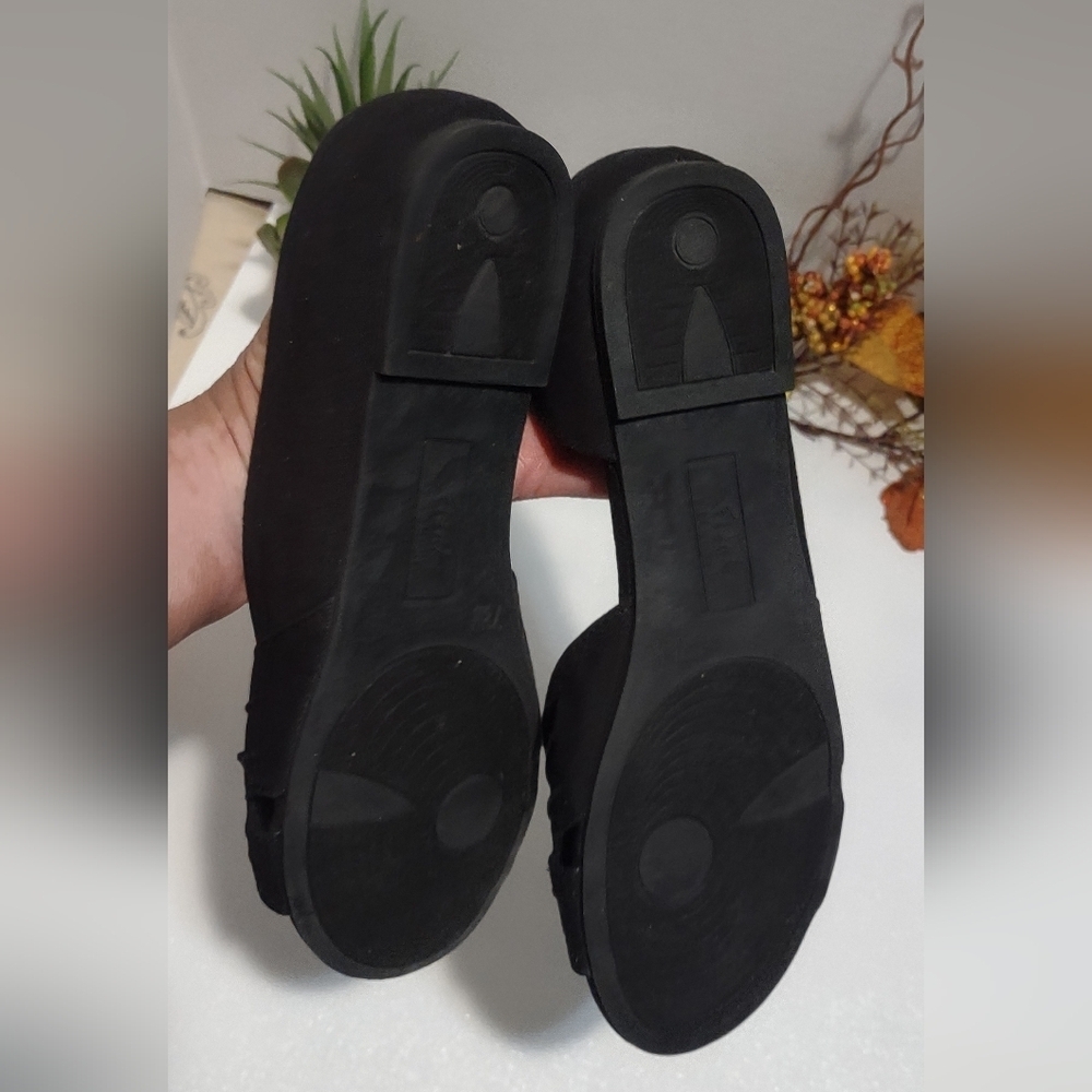 FIONI Clothing Black Open-Toe Flats - Picture 9 of 9
